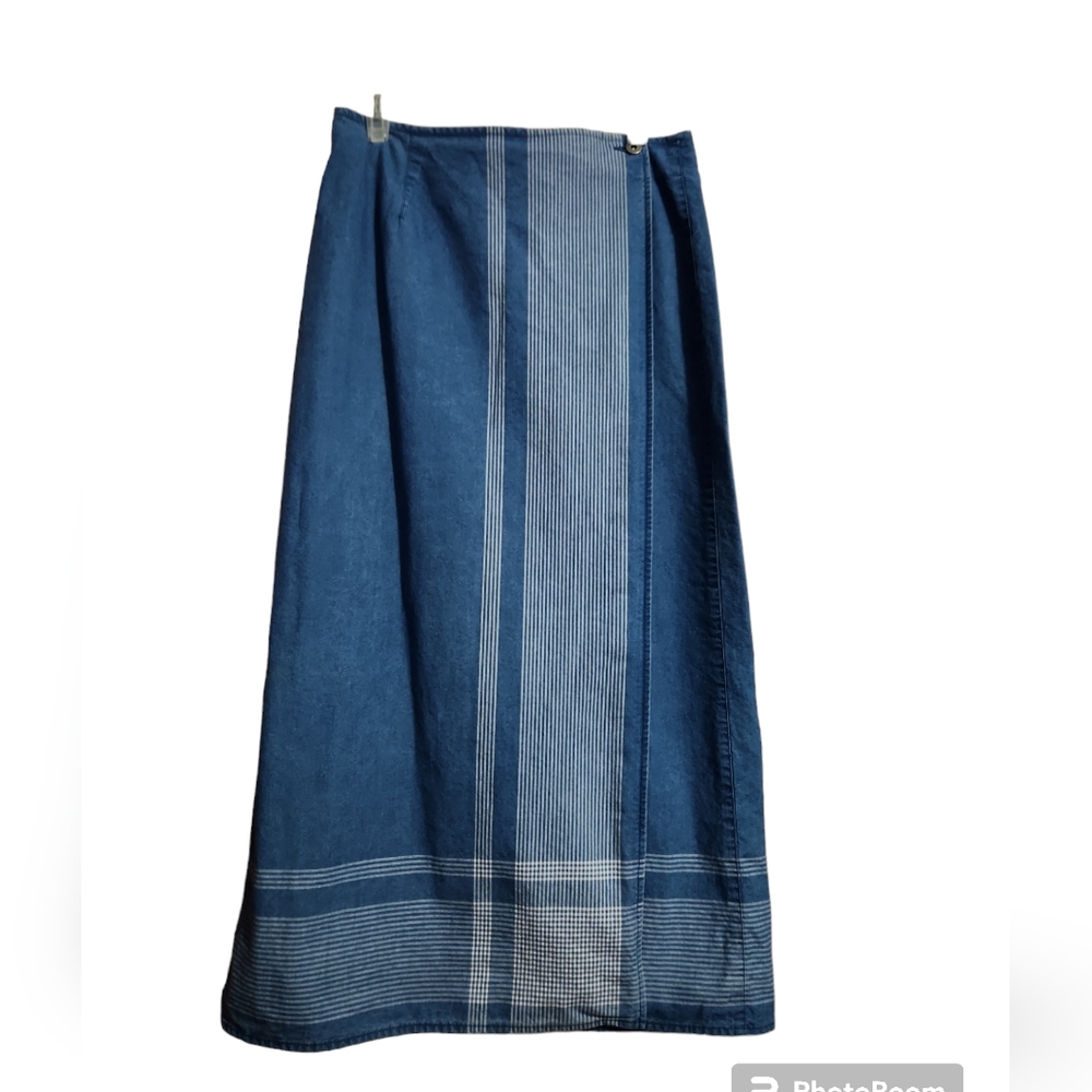 Liz Claiborne denim long wrap skirt button closure size 12